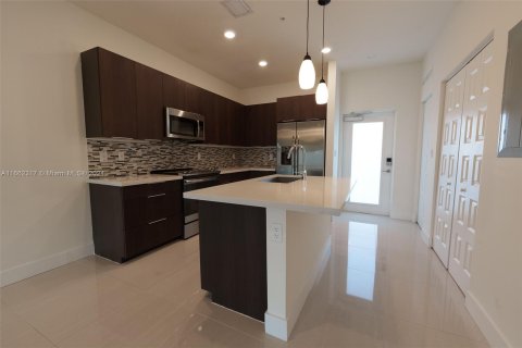 Condo in Doral, Florida, 3 bedrooms in URBANA  № 1370327 - photo 1