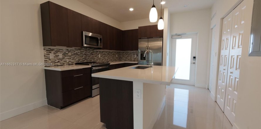 Condominio en Doral, Florida, 3 dormitorios  № 1370327