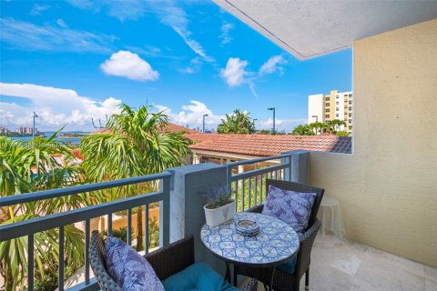 Condo in Miami Beach, Florida, 2 bedrooms  № 1370325 - photo 3