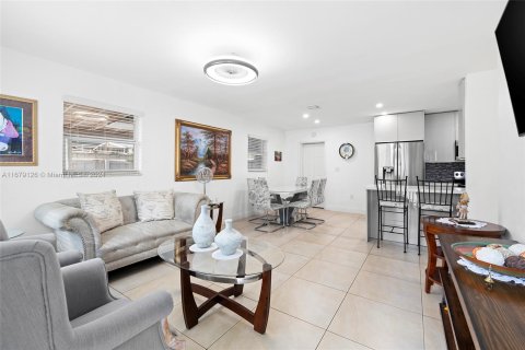 Casa en venta en Hollywood, Florida, 4 dormitorios, 141.21 m2 № 1408966 - foto 4