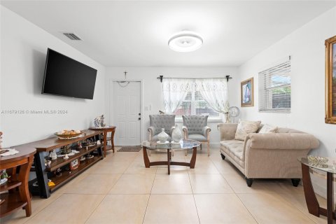 Casa en venta en Hollywood, Florida, 4 dormitorios, 141.21 m2 № 1408966 - foto 7