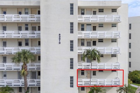 Condo in Aventura, Florida, 2 bedrooms  № 1325485 - photo 2