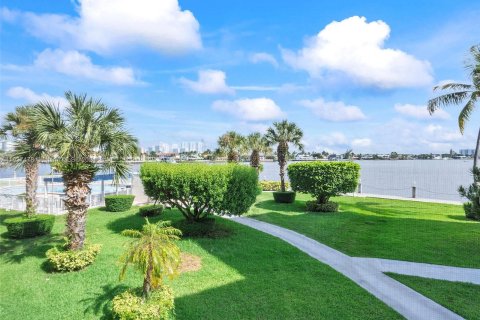 Copropriété à vendre à Aventura, Floride: 2 chambres, 100.61 m2 № 1325485 - photo 30