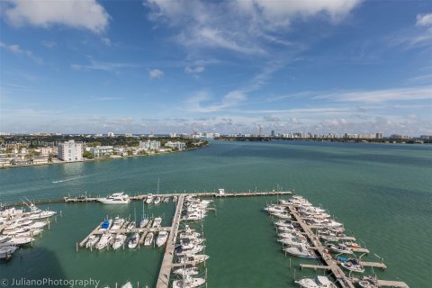 Copropriété à vendre à North Bay Village, Floride: 2 chambres, 95.69 m2 № 1398263 - photo 24