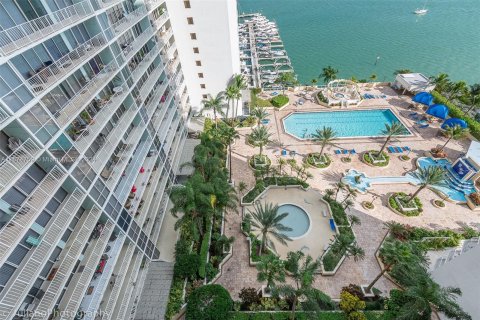 Copropriété à vendre à North Bay Village, Floride: 2 chambres, 95.69 m2 № 1398263 - photo 22