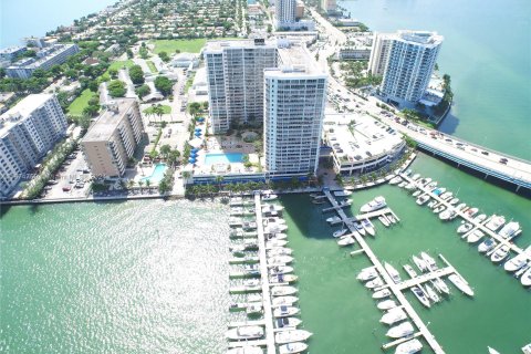 Copropriété à vendre à North Bay Village, Floride: 2 chambres, 95.69 m2 № 1398263 - photo 16