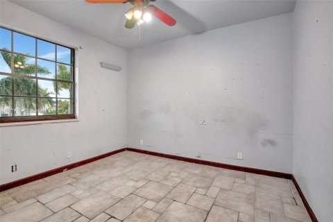 House in Miramar, Florida 5 bedrooms, 331.01 sq.m. № 1402594 - photo 30