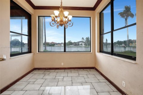 House in Miramar, Florida 5 bedrooms, 331.01 sq.m. № 1402594 - photo 17