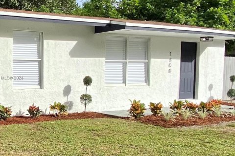 House in Fort Lauderdale, Florida 3 bedrooms, 104.7 sq.m. № 1402637 - photo 19