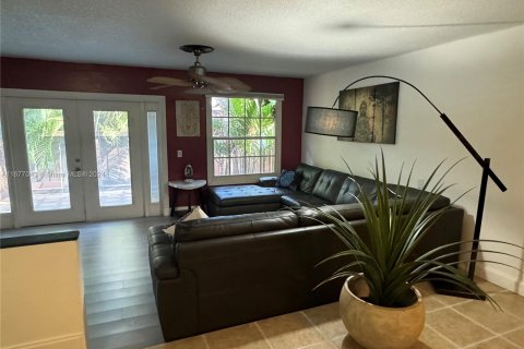 Townhouse in Coral Springs, Florida 3 bedrooms, 139.35 sq.m. № 1402640 - photo 16