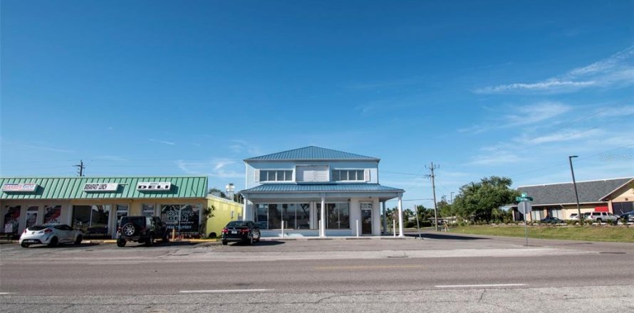 Commercial property in Port Charlotte, Florida № 1064246