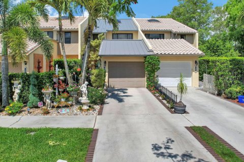 Townhouse in Wellington, Florida 3 bedrooms, 225.75 sq.m. № 1227062 - photo 15