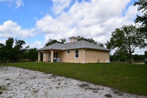 House in Okeechobee, Florida 3 bedrooms, 130.06 sq.m. № 1227072 - photo 4