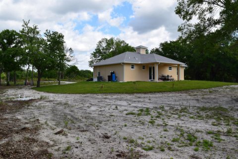 House in Okeechobee, Florida 3 bedrooms, 130.06 sq.m. № 1227072 - photo 2