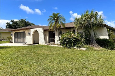 House in Punta Gorda, Florida 3 bedrooms, 145.95 sq.m. № 1334314 - photo 8