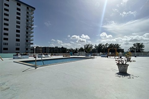 Copropriété à vendre à Pompano Beach, Floride: 2 chambres, 99.31 m2 № 1050071 - photo 15