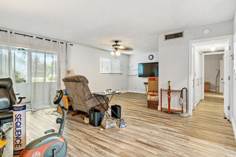 Condominio en venta en Palm Springs, Florida, 1 dormitorio, 83.7 m2 № 1059075 - foto 4