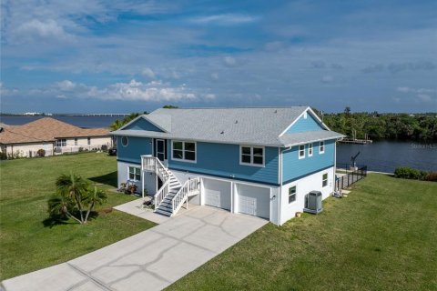 Villa ou maison à vendre à Port Charlotte, Floride: 4 chambres, 292.74 m2 № 1066051 - photo 3