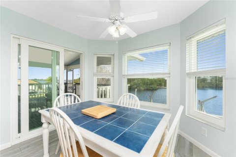 Villa ou maison à vendre à Port Charlotte, Floride: 4 chambres, 292.74 m2 № 1066051 - photo 20