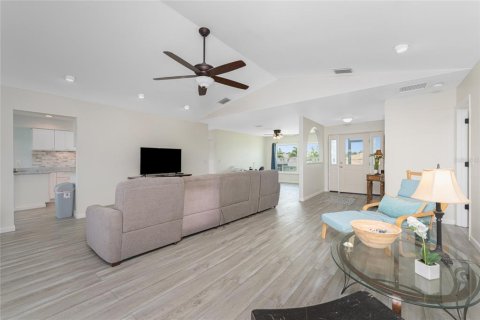 Villa ou maison à vendre à Port Charlotte, Floride: 4 chambres, 292.74 m2 № 1066051 - photo 12