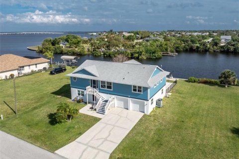 Villa ou maison à vendre à Port Charlotte, Floride: 4 chambres, 292.74 m2 № 1066051 - photo 2