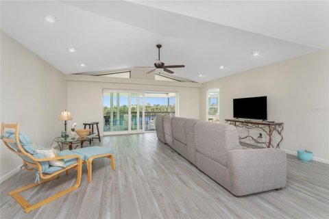 Villa ou maison à vendre à Port Charlotte, Floride: 4 chambres, 292.74 m2 № 1066051 - photo 8