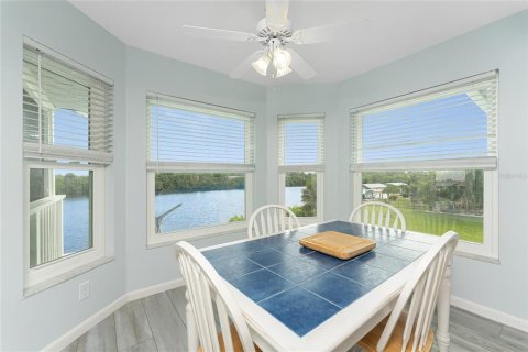 Villa ou maison à vendre à Port Charlotte, Floride: 4 chambres, 292.74 m2 № 1066051 - photo 21