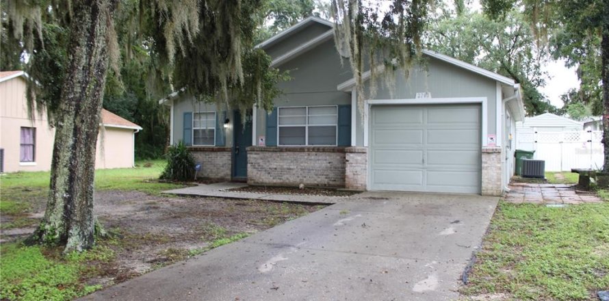 House in Leesburg, Florida 3 bedrooms, 104.52 sq.m. № 1395677