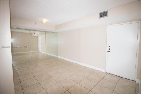 Condominio en venta en Sunny Isles Beach, Florida, 2 dormitorios, 129.69 m2 № 1159058 - foto 12