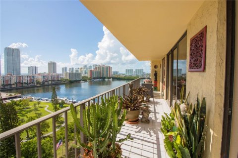 Condo in Sunny Isles Beach, Florida, 2 bedrooms  № 1159058 - photo 4