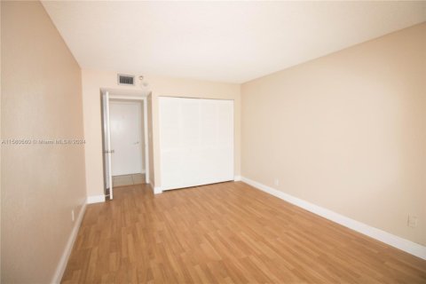 Condo in Sunny Isles Beach, Florida, 2 bedrooms  № 1159058 - photo 20