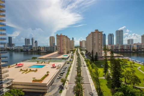 Condominio en venta en Sunny Isles Beach, Florida, 2 dormitorios, 129.69 m2 № 1159058 - foto 3