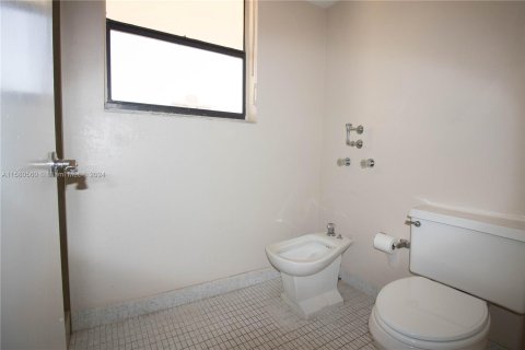 Condo in Sunny Isles Beach, Florida, 2 bedrooms  № 1159058 - photo 18