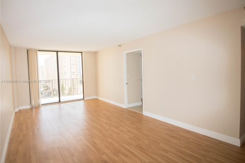 Condo in Sunny Isles Beach, Florida, 2 bedrooms  № 1159058 - photo 15