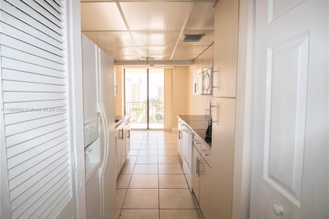 Condo in Sunny Isles Beach, Florida, 2 bedrooms  № 1159058 - photo 8