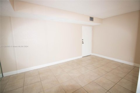 Condo in Sunny Isles Beach, Florida, 2 bedrooms  № 1159058 - photo 11