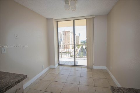 Condo in Sunny Isles Beach, Florida, 2 bedrooms  № 1159058 - photo 9