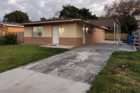 House in West Park, Florida 3 bedrooms, 113.53 sq.m. № 1040460 - photo 5