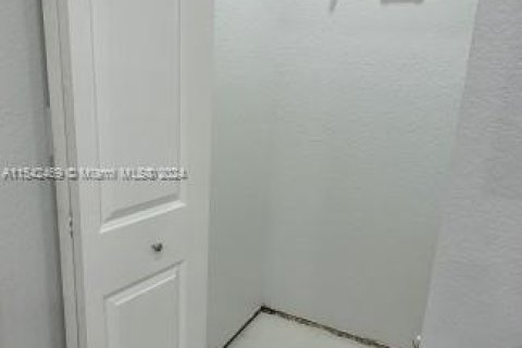 House in West Park, Florida 3 bedrooms, 113.53 sq.m. № 1040460 - photo 8