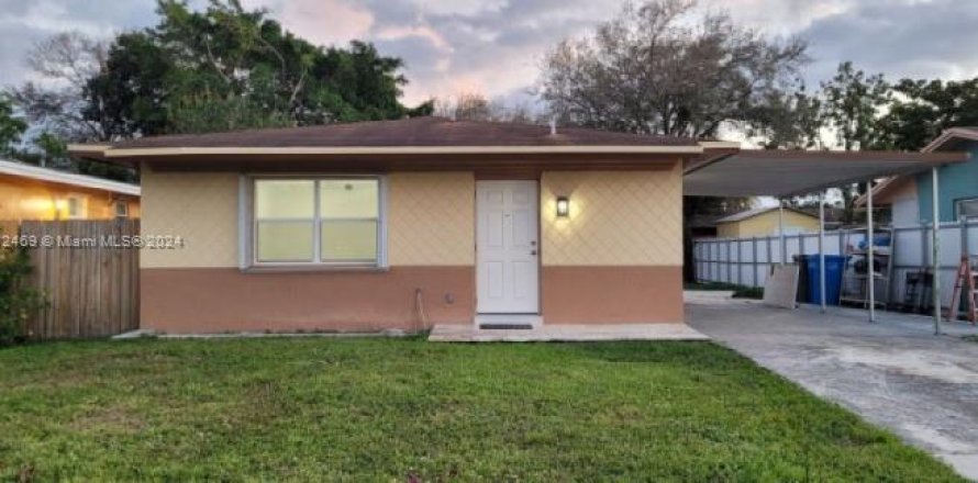 House in West Park, Florida 3 bedrooms, 113.53 sq.m. № 1040460