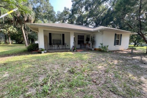 House in Inglis, Florida 3 bedrooms, 117.99 sq.m. № 1346839 - photo 2