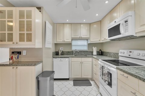 Condominio en venta en Pembroke Pines, Florida, 2 dormitorios, 108.7 m2 № 1232938 - foto 3