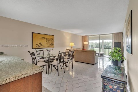 Condominio en venta en Pembroke Pines, Florida, 2 dormitorios, 108.7 m2 № 1232938 - foto 7