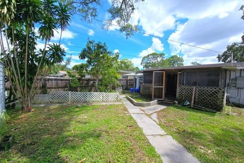 House in Pinellas Park, Florida 3 bedrooms, 95.88 sq.m. № 1352821 - photo 13