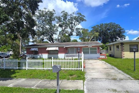 House in Pinellas Park, Florida 3 bedrooms, 95.88 sq.m. № 1352821 - photo 2