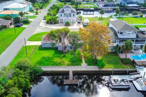 House in Hernando Beach, Florida 3 bedrooms, 110.55 sq.m. № 1352851 - photo 10