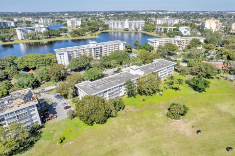 Condo in Pompano Beach, Florida, 2 bedrooms  № 1026934 - photo 2