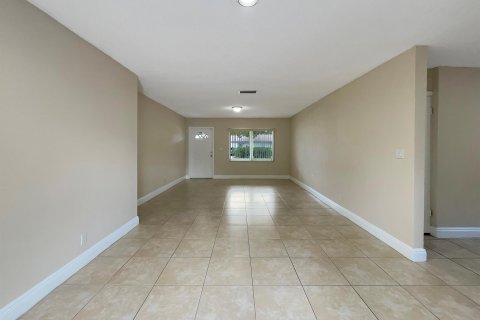 Casa en venta en North Lauderdale, Florida, 4 dormitorios, 112.13 m2 № 1225893 - foto 12