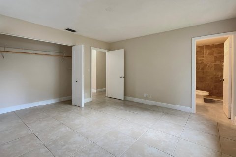 House in North Lauderdale, Florida 4 bedrooms, 112.13 sq.m. № 1225893 - photo 4