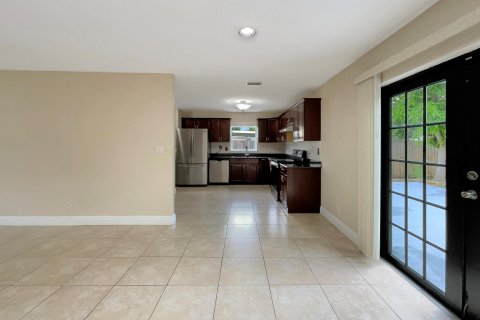 House in North Lauderdale, Florida 4 bedrooms, 112.13 sq.m. № 1225893 - photo 11